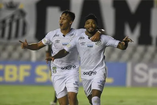 Santos vence, rebaixa Coritiba e se mantém na briga pela Libertadores