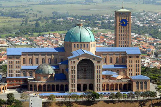 Santuário de Aparecida retoma missas com número limitado de devotos