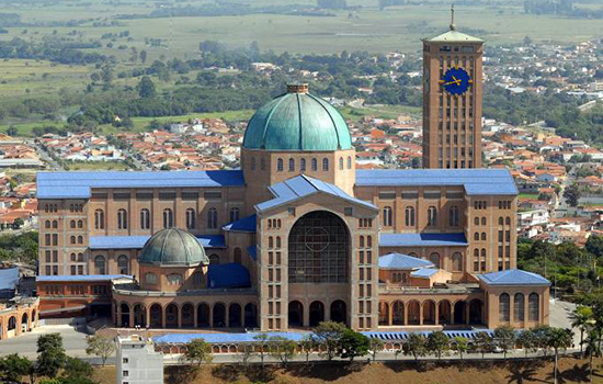 Santuário de Aparecida retoma missas com número limitado de devotos