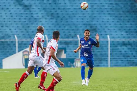 Jogando em casa, São Caetano perde para o São Luiz na Série D