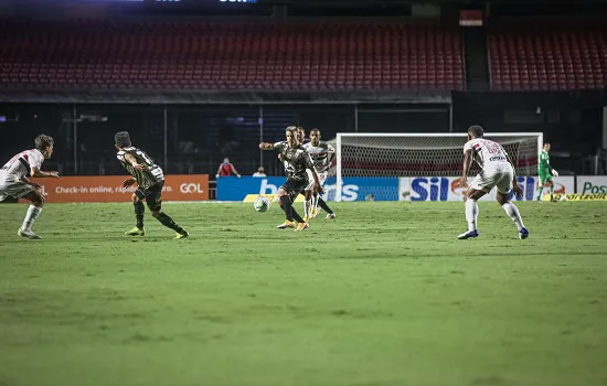 São Paulo apenas empata com Coritiba no Morumbi e perde chance de reassumir liderança