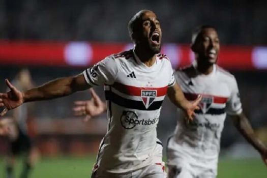 Wesley pede para Corinthians 'levantar a cabeça' e crê em vitória