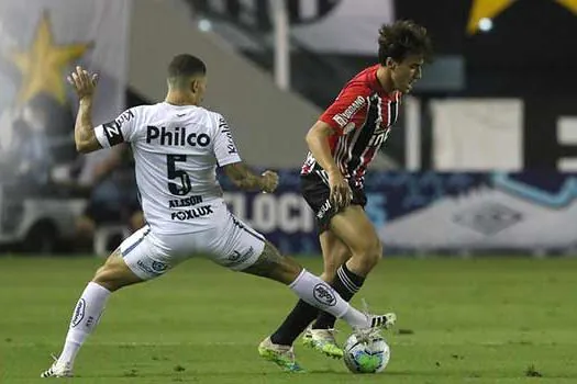 Santos faz gol aos 45 e empata com o São Paulo jogando em casa