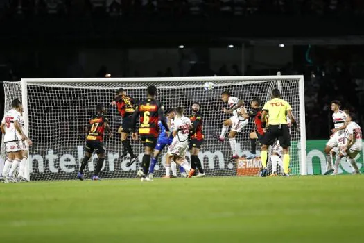 Fragilidade do São Paulo na bola aérea preocupa Dorival para duelo com o Grêmio