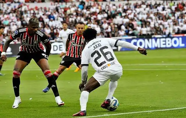 São Paulo perde para a LDU e precisará reverter placar no Morumbi pela Sul-Americana