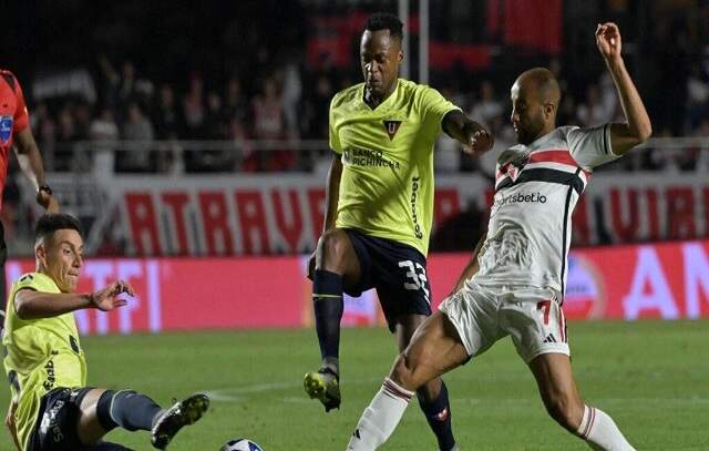 São Paulo perde para LDU nos pênaltis em jogo quente e cai na Sul-Americana