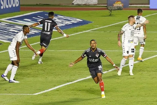 São Paulo vence fácil e abre boa vantagem na liderança do brasileirão