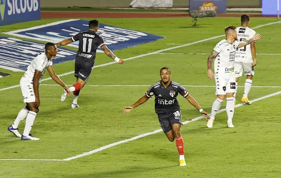 São Paulo vence fácil e abre boa vantagem na liderança do brasileirão