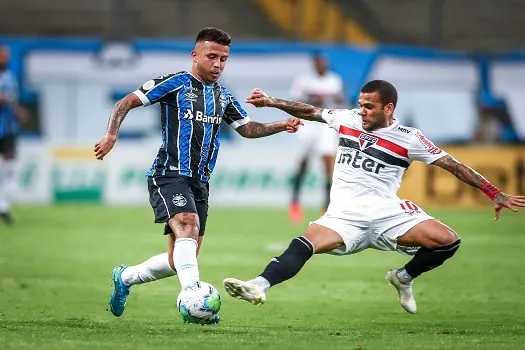 São Paulo ganha de virada do Grêmio e se mantém no G4