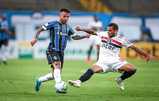 São Paulo ganha de virada do Grêmio e se mantém no G4