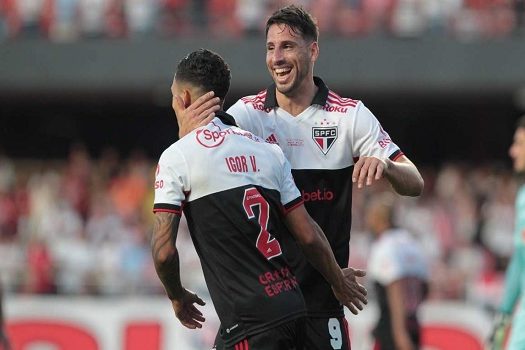 São Paulo atropela Red Bull Bragantino e encerra jejum no Brasileirão