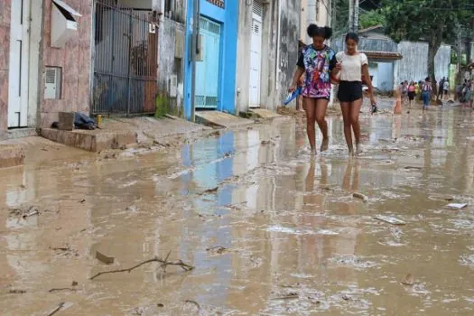 Nº de mortos no litoral de SP chega a 48 e buscas são retomadas após novas chuvas