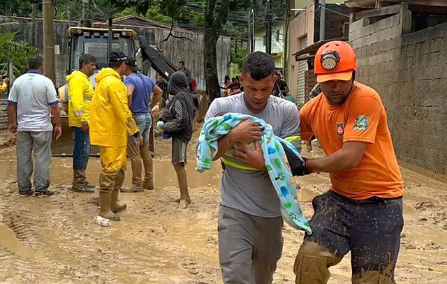 Jornalista que passava carnaval em São Sebastião noticia desastre