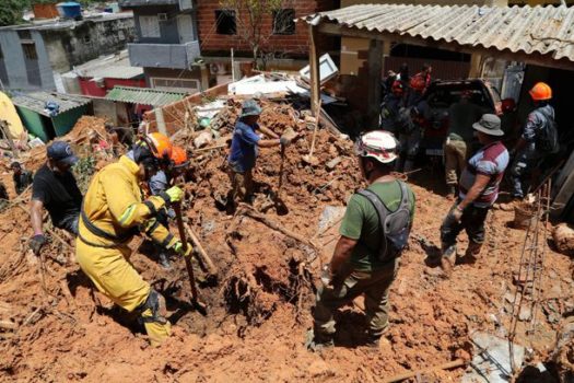 Justiça concede liminar para Estado remover moradores das áreas de risco em São Sebastião