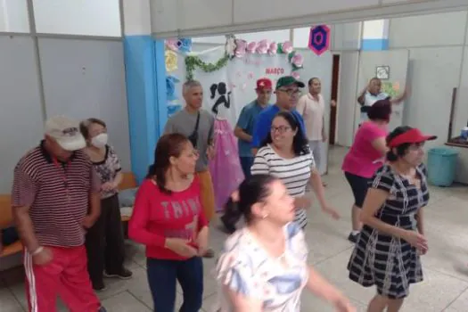 Com aula de zumba, CAPS de Ribeirão fecha ações do mês da mulher