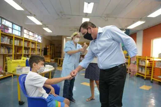 São Bernardo vacina estudantes da rede municipal contra a Covid-19