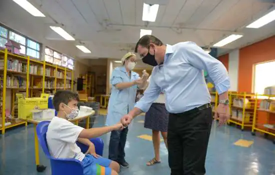 São Bernardo vacina estudantes da rede municipal contra a Covid-19