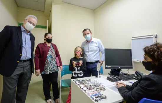 São Bernardo entrega gratuitamente 400 óculos de grau a alunos da Rede Municipal