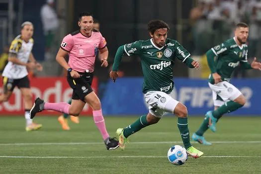 Gustavo Scarpa festeja os três gols e a grande fase do Palmeiras: ‘Histórica’