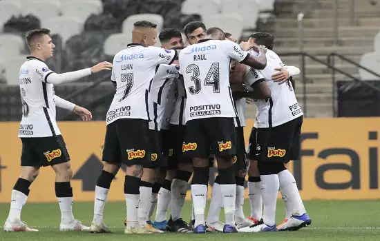 Corinthians derrota Flamengo no Maracanã e se garante na Libertadores