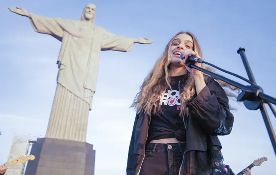 Nova geração do rock nacional é recebida de braços abertos no Cristo Redentor