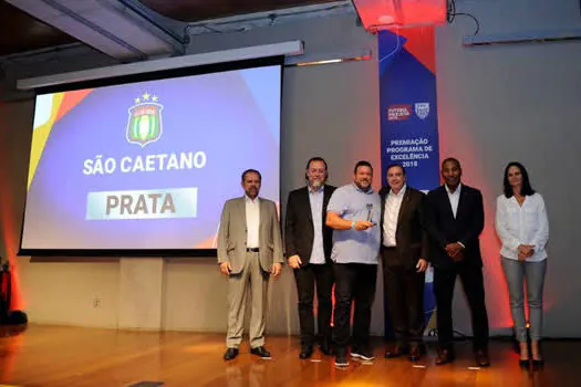 Azulão recebe troféu Prata em Programa de Excelência da FPF