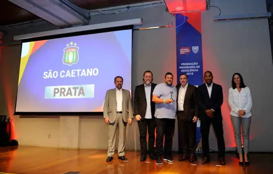 Azulão recebe troféu Prata em Programa de Excelência da FPF