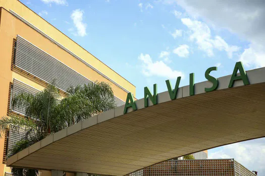 Anvisa determina recolhimento de autoteste de covid-19