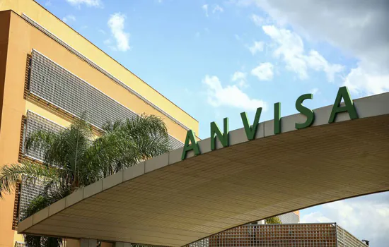 Anvisa determina recolhimento de autoteste de covid-19