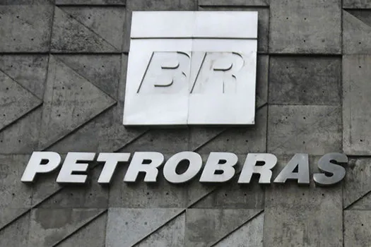 Petrobras dá início a venda de quatro refinarias