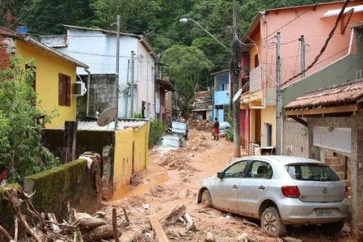 Seguradoras já resgataram 3 mil veículos no litoral norte paulista