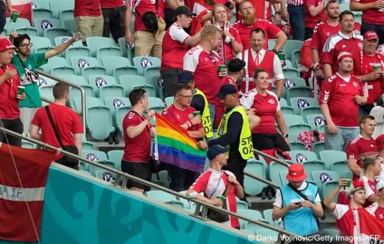 Uefa abre investigação e diz que não orientou confisco de bandeira LGBTQIA+