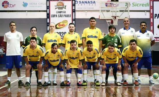 Ele treina a seleção brasileira de futsal Down e hoje é campeão mundial -  17/05/2021 - UOL ECOA