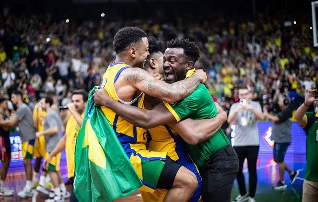 Brasil assegura vaga no Mundial de basquete 2023 com vitória sobre EUA