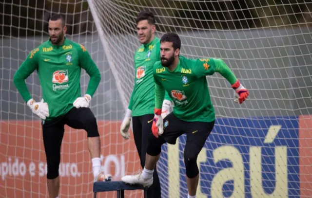 Seleção brasileira começa novo ciclo para Copa do Mundo com problemas no gol