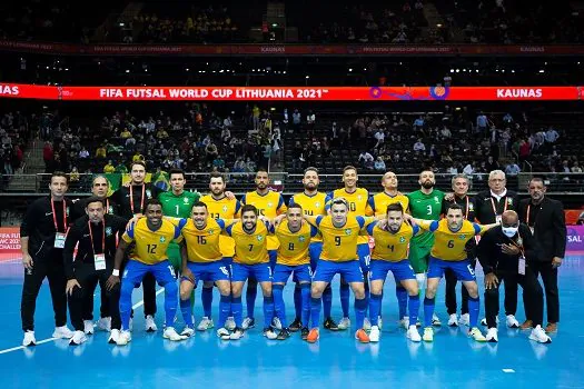 Brasil joga bem mas perde para a Argentina e está fora da Copa do Mundo de Futsal