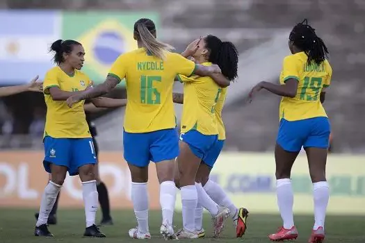 Seleção brasileira feminina fecha ano em sétimo lugar no ranking da Fifa