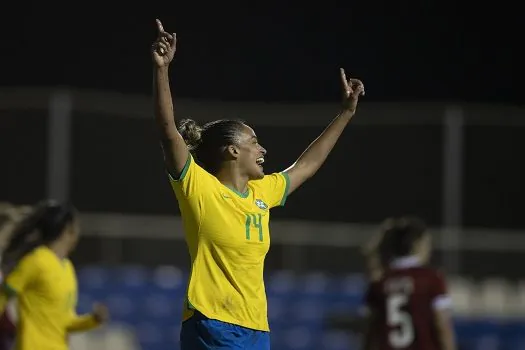 Brasil supera Hungria com dois de Gabi Nunes e celebra 1ª vitória da temporada