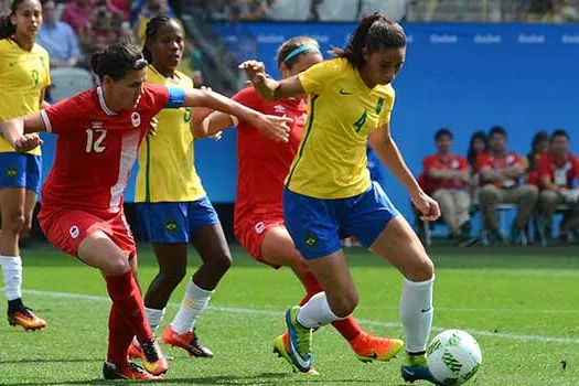 Apesar da eliminação, seleção feminina de futebol mostra evolução