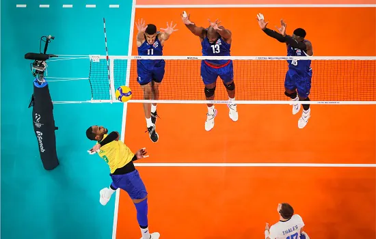 Brasil busca virada contra Cuba e vence na estreia no Mundial de vôlei