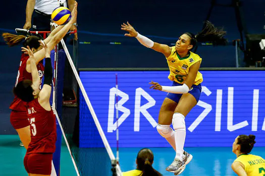 Seleção Femina de Vôlei: Brasil estreia com vitória sobre a China