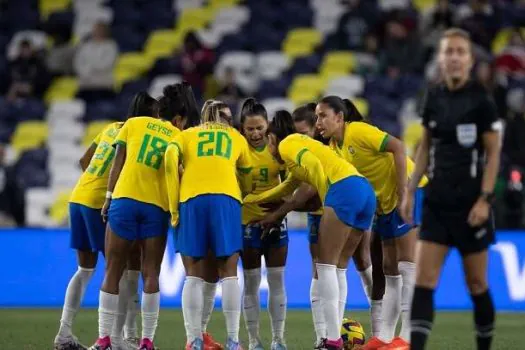 Metrô do RJ é personalizado com jogadoras da seleção feminina