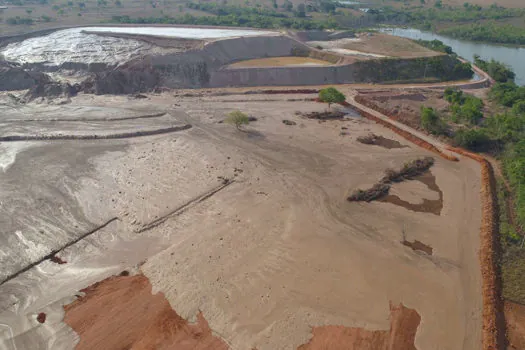 Bolsonaro altera decreto para atividade de mineração