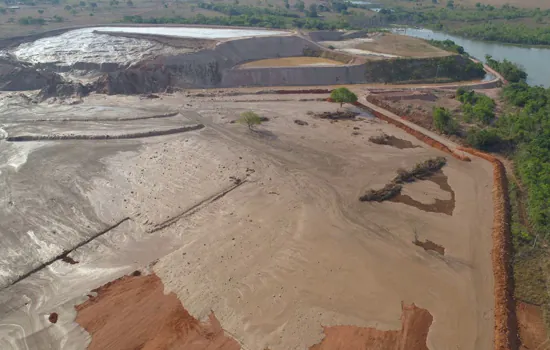 Bolsonaro altera decreto para atividade de mineração