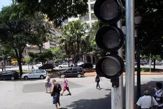 CET registra 16 cruzamentos com semáforos vandalizados em 24 horas