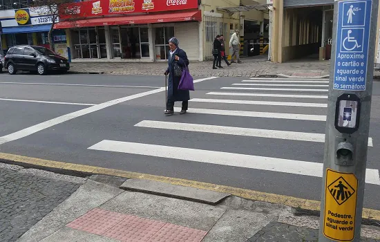 Cidade de SP tem 25 cruzamentos com semáforos vandalizados em 24h