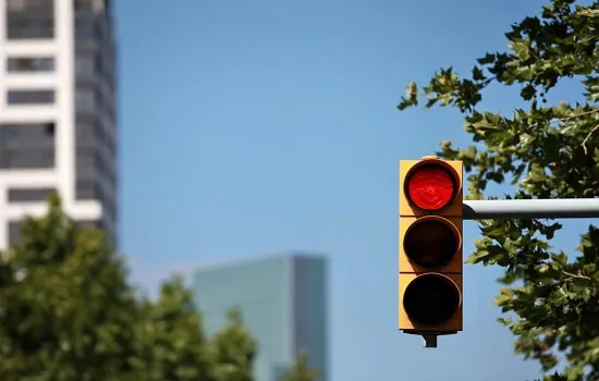 CET registra sete cruzamentos com semáforos vandalizados em 24h