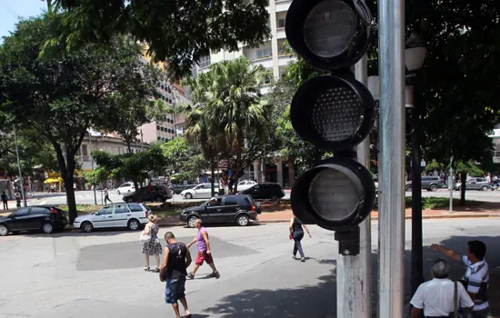 CET registra 11 cruzamentos com semáforos vandalizados em 24 horas