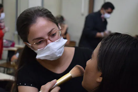 FFF oferece serviços de beleza gratuitos para a população na Semana Belezen