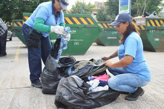 Estações de Coleta recebem doações para a Campanha do Agasalho